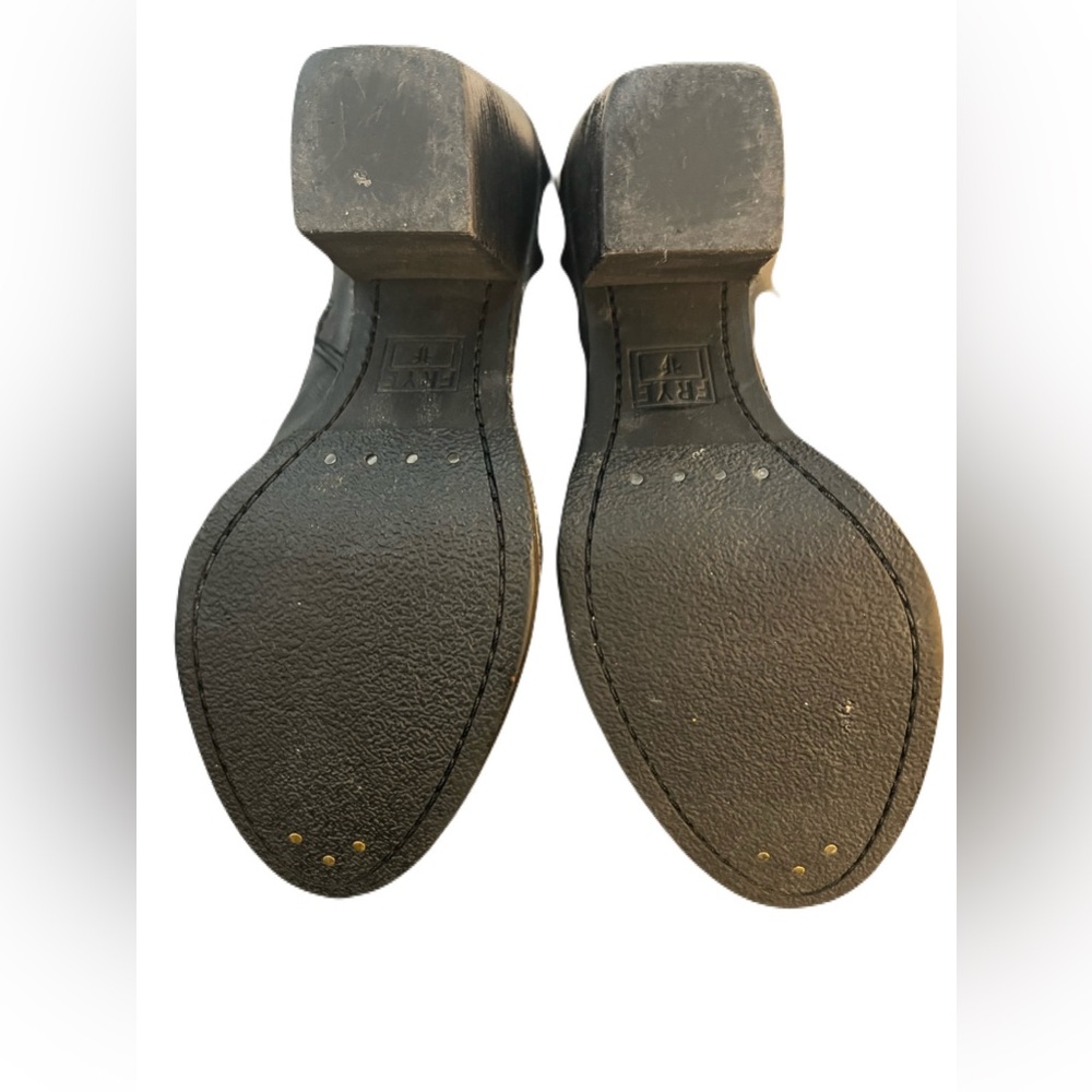 SOLD🖤 EUC FRYE “Patty” Black Leather Belted Ankle Booties | Women’s 6M - Picture 8 of 10